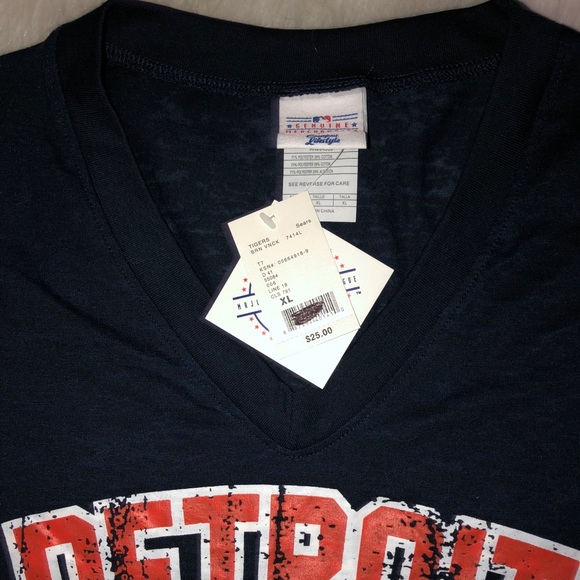 Detroit Tigers Short Sleeve Shirt - Picture 3 of 6